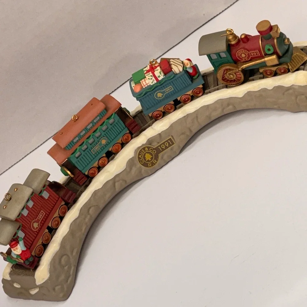 1991 Hallmark Keepsake Claus & Co RR Train Ornament Set 1-4 with Display Base